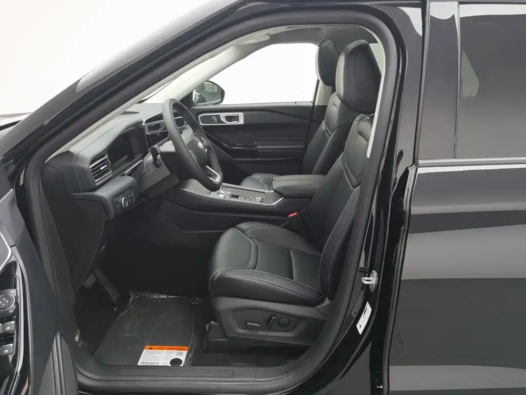 Фото 10 - Ford Explorer