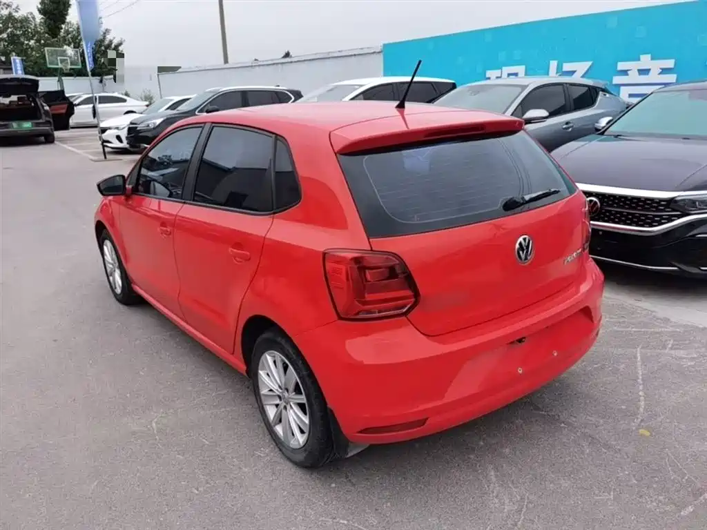Volkswagen Polo 2014 1.6L Automatic Comfort Edition фото 5