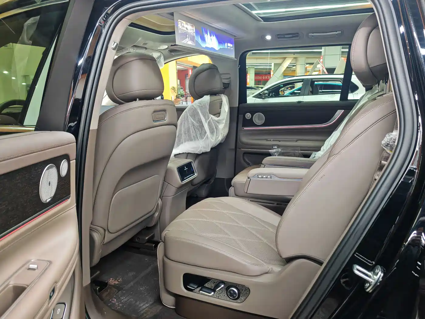 AITO Wenjie AITO M9 2025 Extended Range Ultra 52kWh 6-Seater фото 4