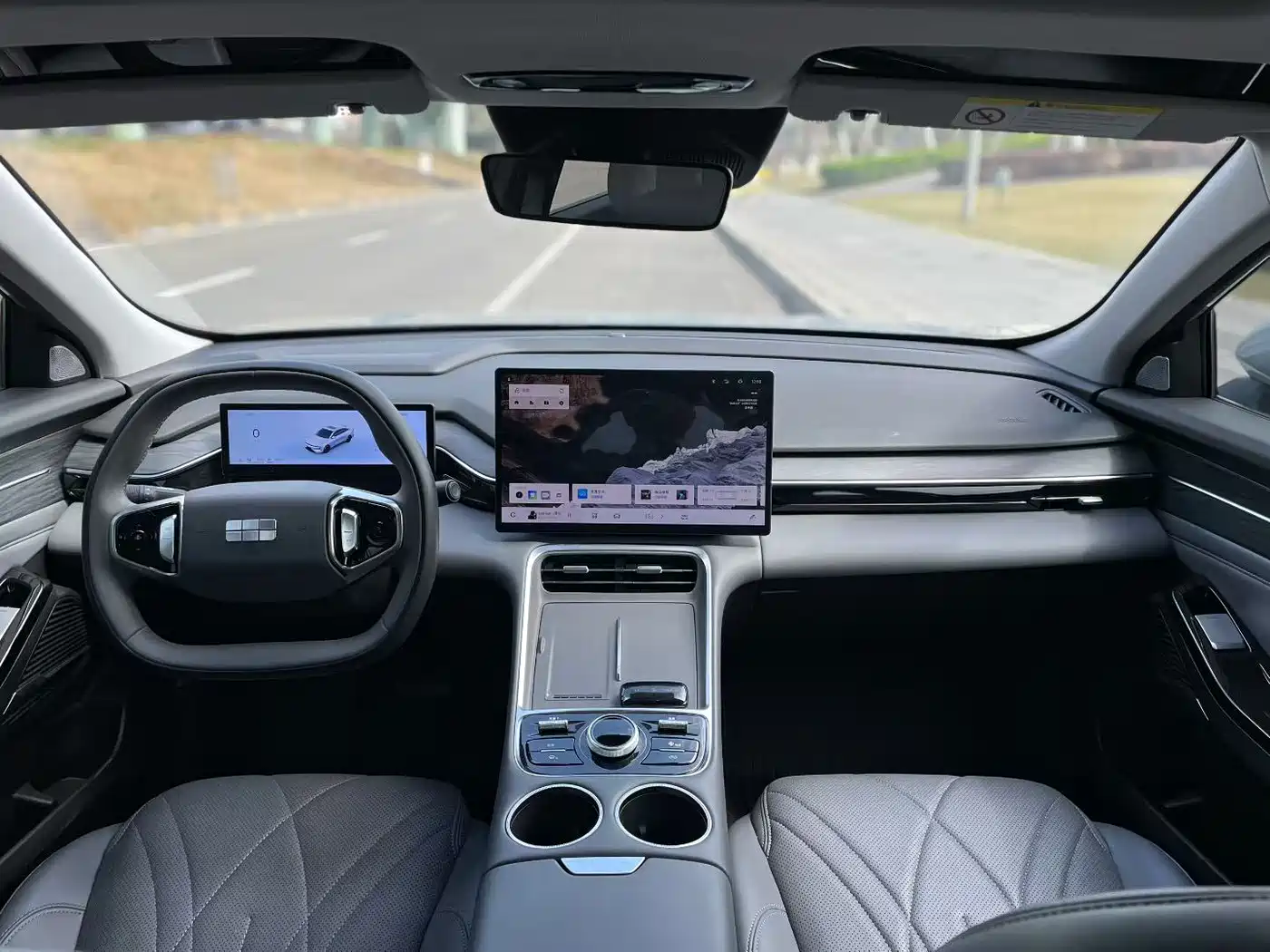 Geely Galaxy Galaxy L6 2025 EM-i 140km Explorer+ Edition фото 6