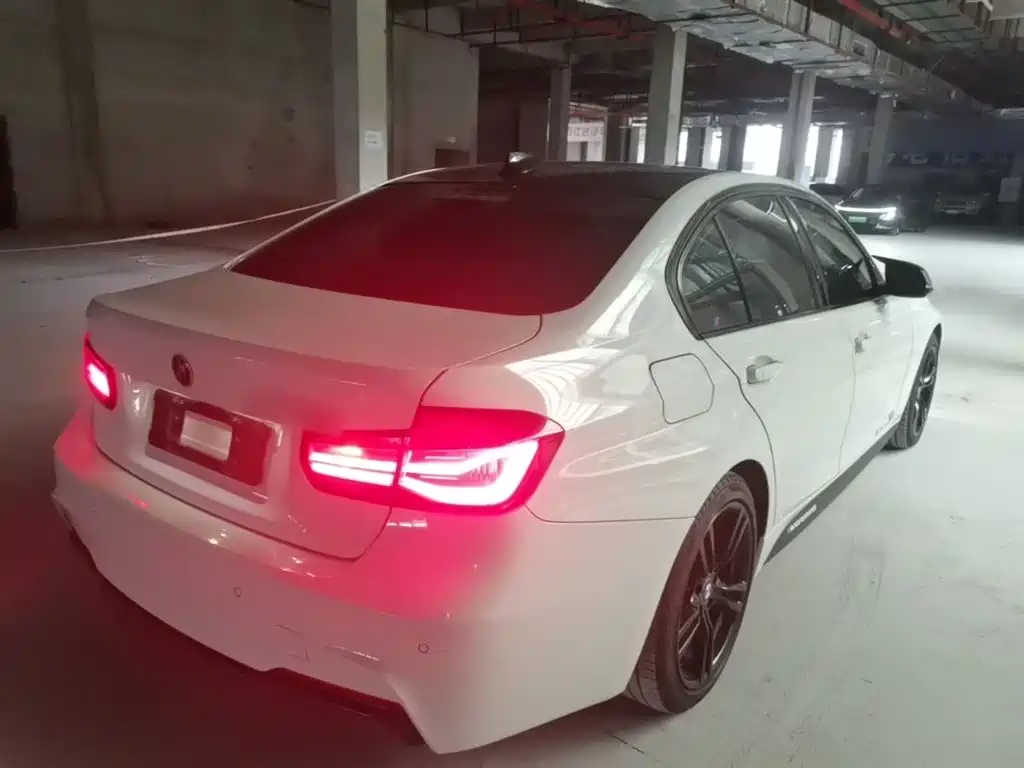 BMW 3 Series 2019 320i M Sport Black Night Edition фото 7