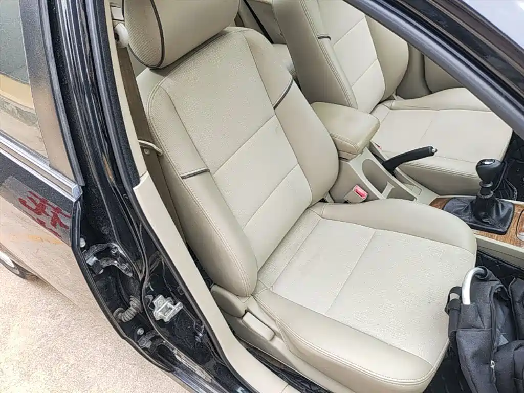 Buick Excelle 2015 1.5L Manual Classic фото 25