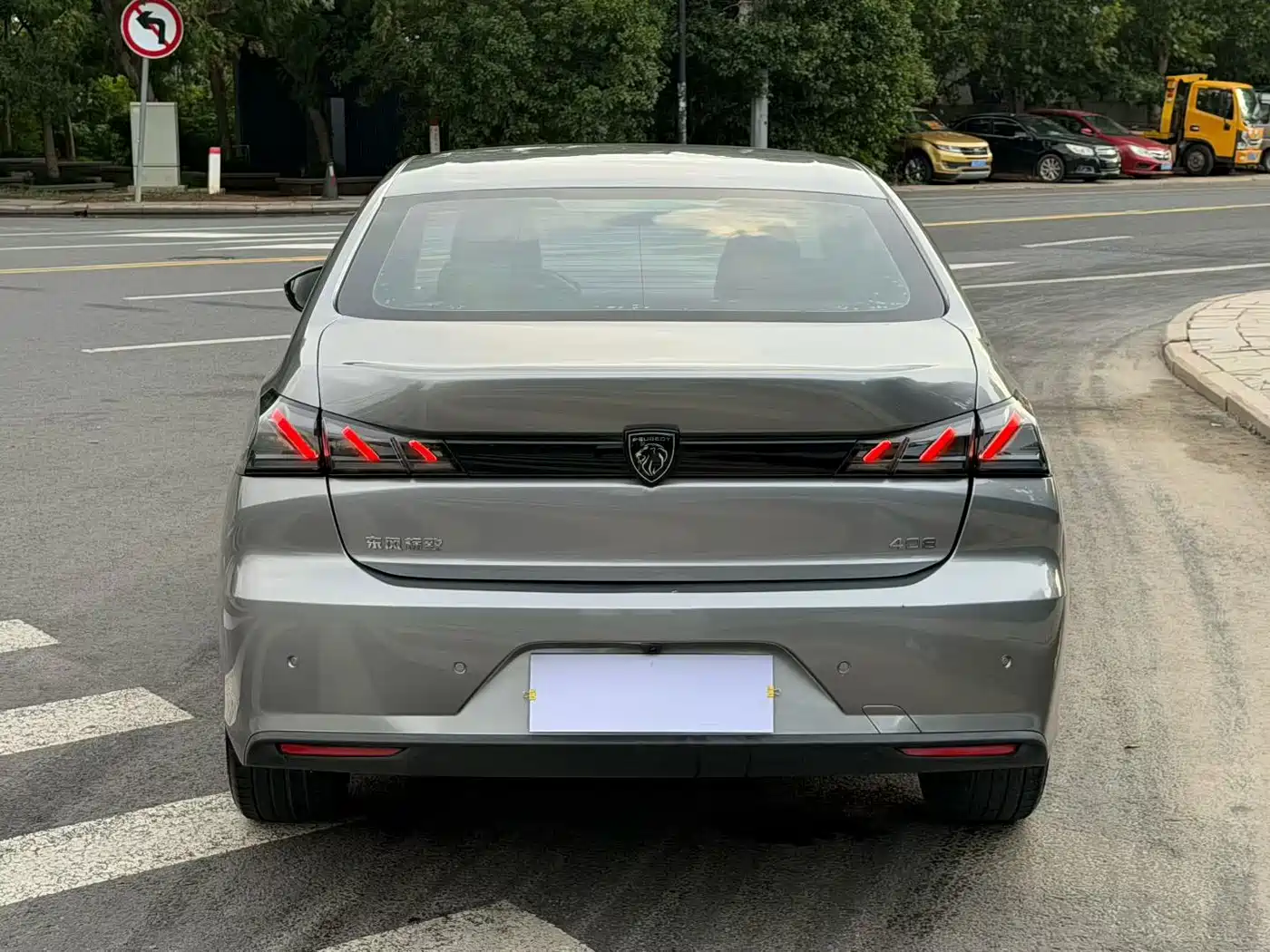 Peugeot 408 2022 2022 1.6T Light Chaser Edition