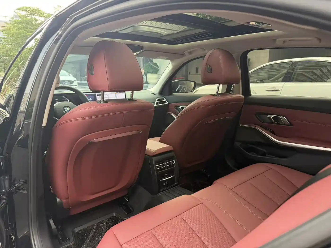 BMW 3 Series 2025 325i M Sport Package фото 12