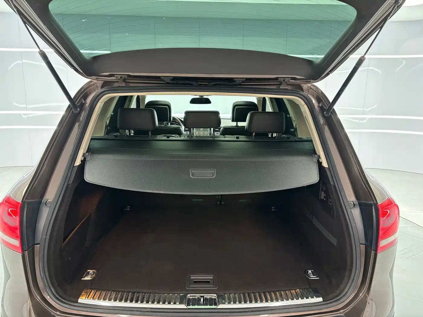 Volkswagen Touareg 2012 R-Line High Spec фото 9