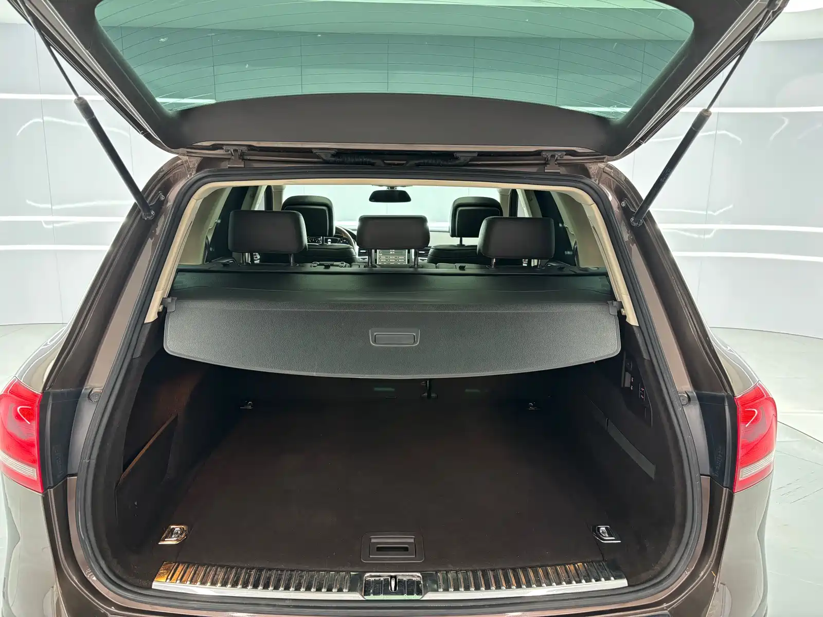 Фото 9 - Volkswagen Touareg
