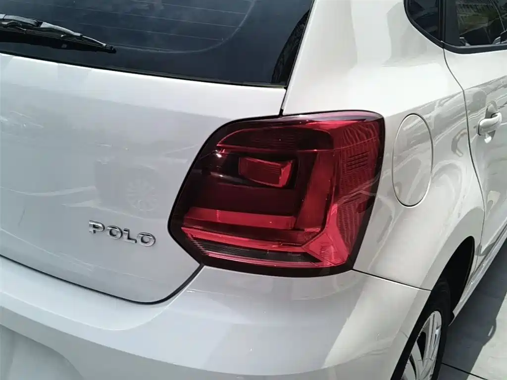 Volkswagen Polo 2016 1.4L Automatic Trend фото 8
