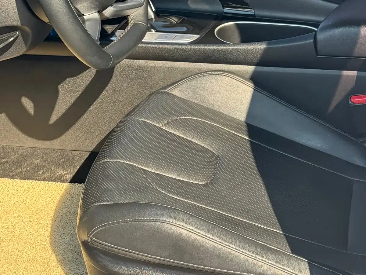 Hyundai Elantra 2023 Model 1.5L CVT LUX Premium Edition фото 8