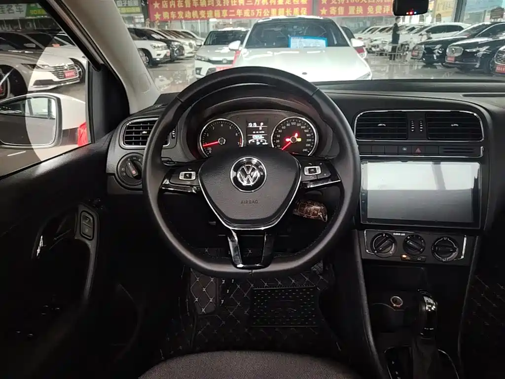 Volkswagen Polo 2016 1.6L Automatic Comfort фото 10