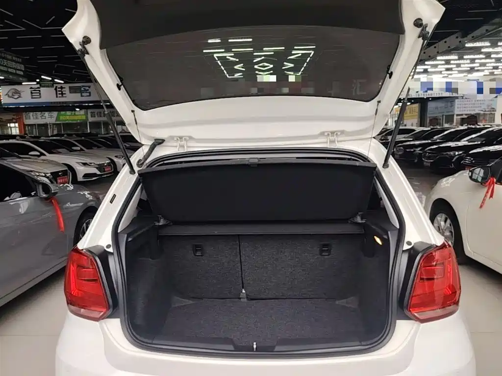 Volkswagen Polo 2016 1.6L Automatic Comfort фото 18