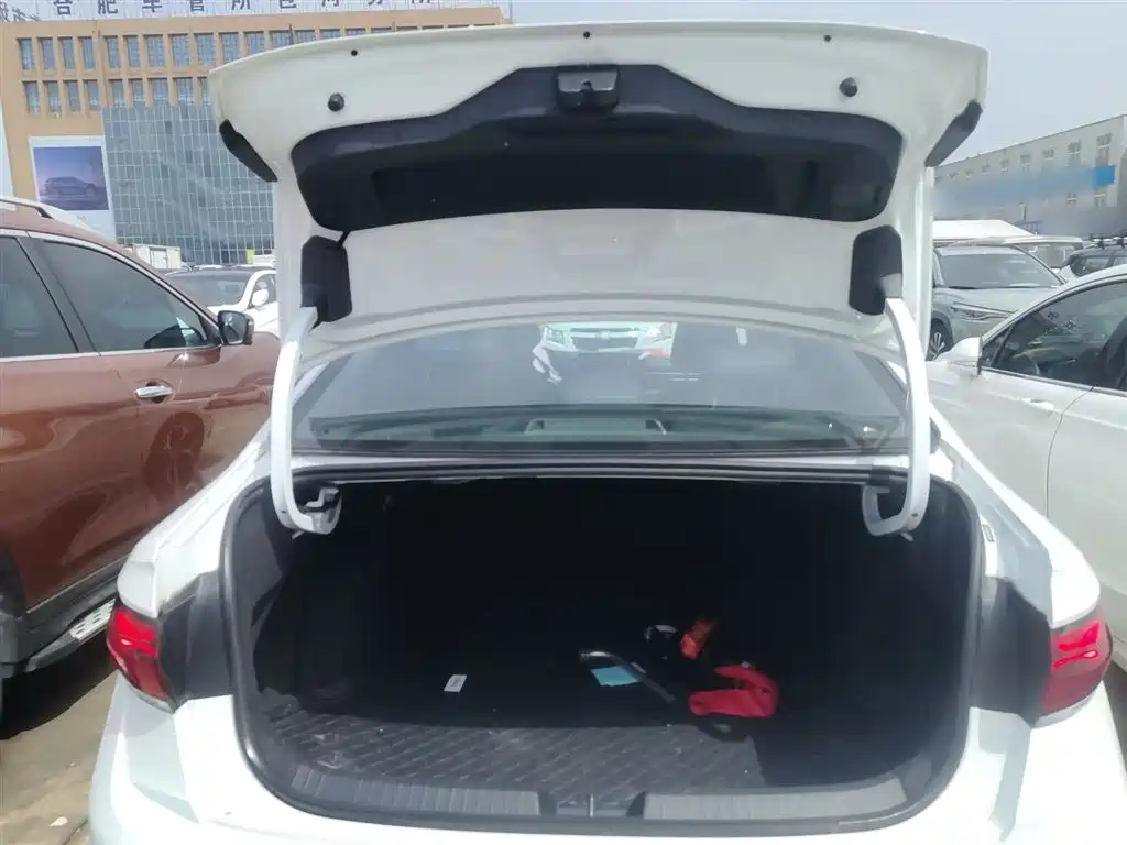 Volkswagen Sagitar 2023 Model Year 280TSI DSG Surpass Edition фото 15