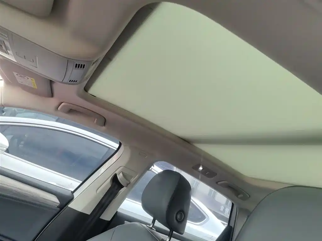 Volkswagen Sagitar 2023 Model Year 280TSI DSG Surpass Edition фото 14