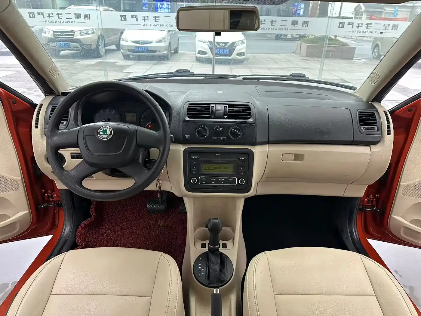 Škoda Fabia 2012 1.4L Automatic Crystal Edition фото 5