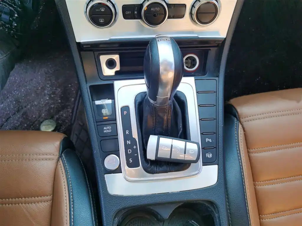 Volkswagen FAW-Volkswagen CC 2016 Model 2.0TSI Luxury фото 7