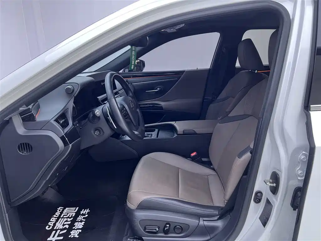 Lexus ES 2022 200 Excellence Edition фото 18
