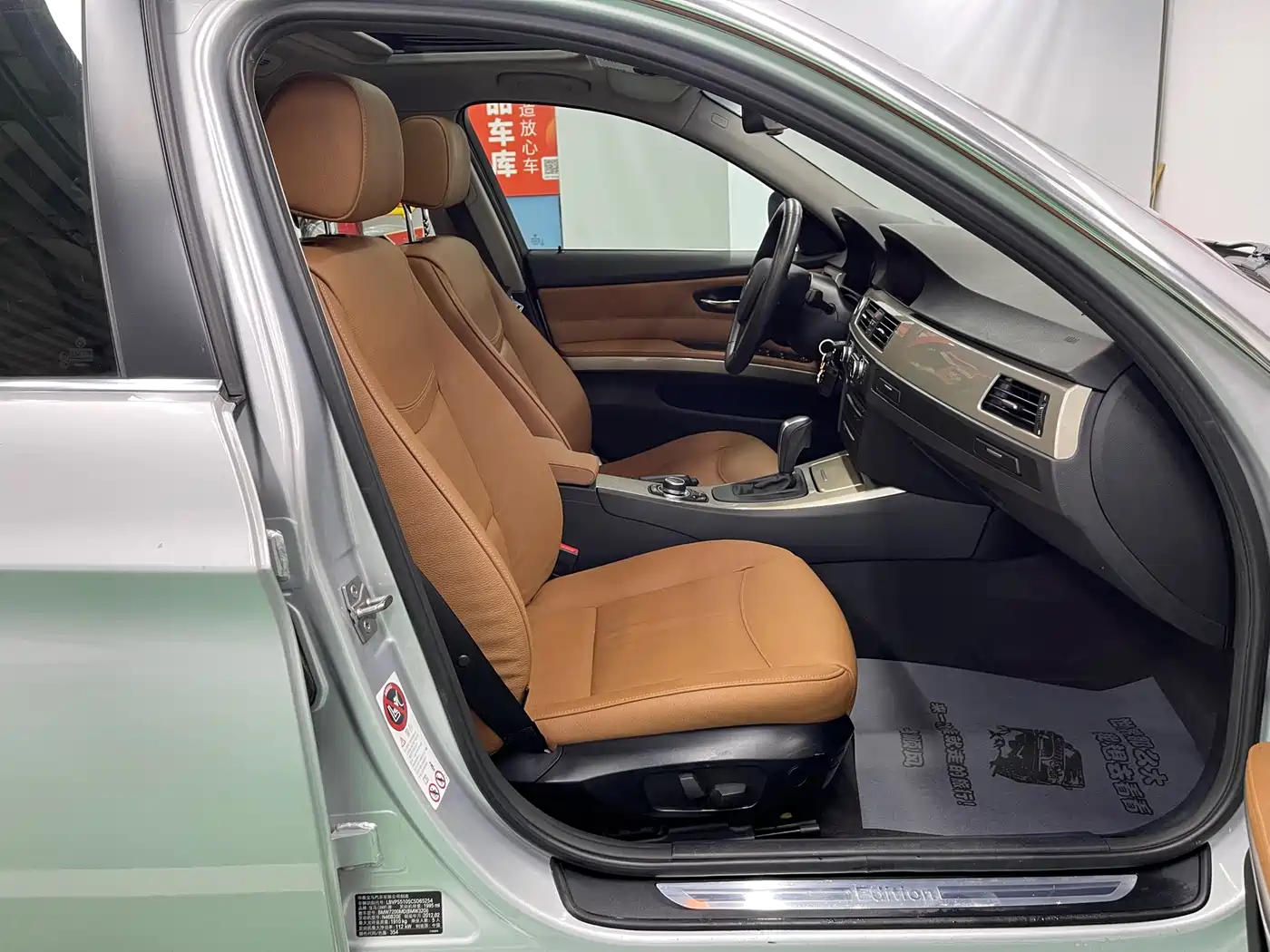 BMW 3 Series 2011 320i Luxury фото 22