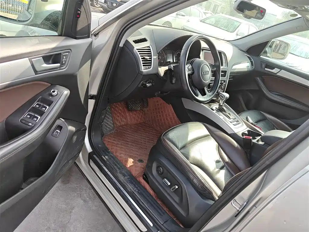 AUDI Q5