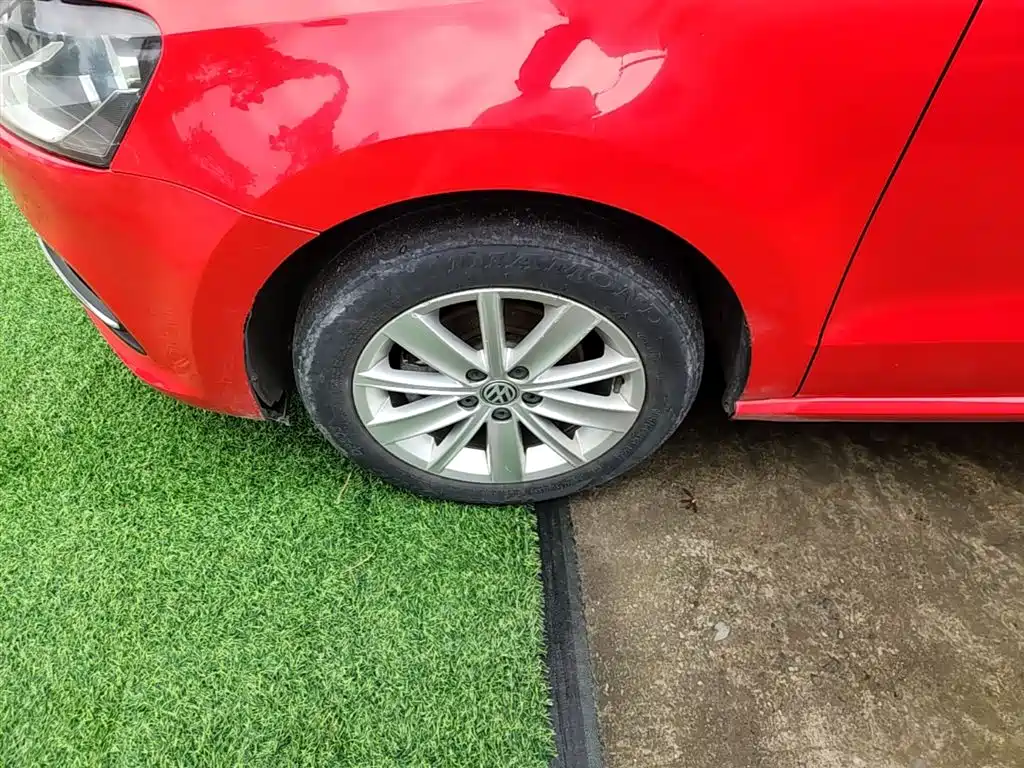 Volkswagen Polo 2014 1.4L Automatic Comfort Edition фото 23