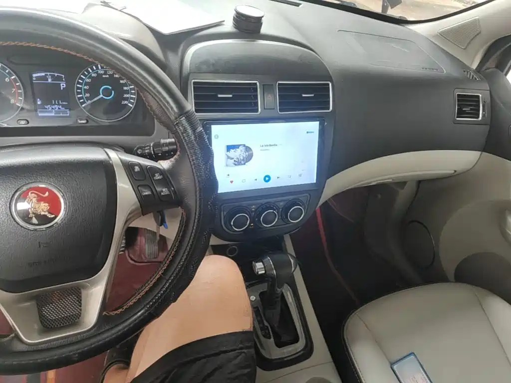 Dongfeng Fengxing Joyear XV 2016 2015 1.6L CVT Luxury