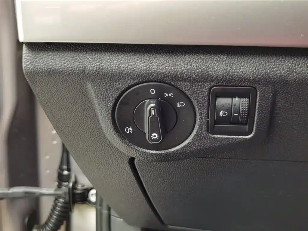 Volkswagen Bora 2019 1.5L Auto Fashion Model фото 21
