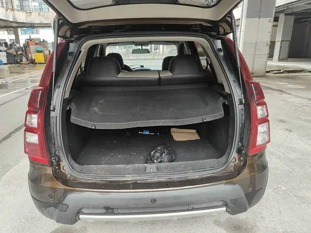 Dongfeng Fengxing Joyear XV 2016 2015 1.6L CVT Luxury