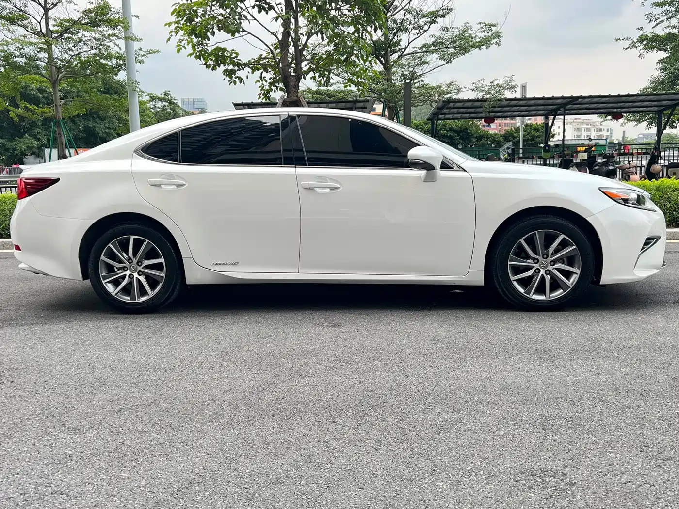 Lexus ES 2015 300h Comfort Edition фото 7