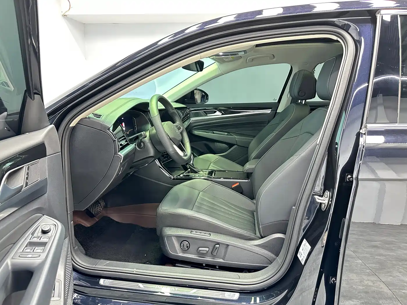 Volkswagen Passat 2024 380TSI Starlight Dragon Soaring Edition фото 14