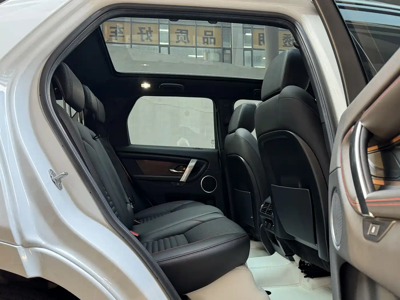 Land Rover Discovery Sport 2022 Model 249PS R-Dynamic S Performance Edition 5-Seater фото 11