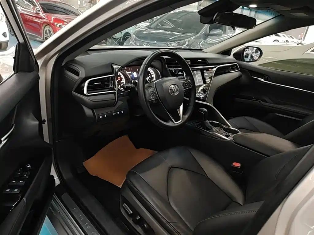 Toyota Camry 2018 2.0G Luxury Edition фото 15