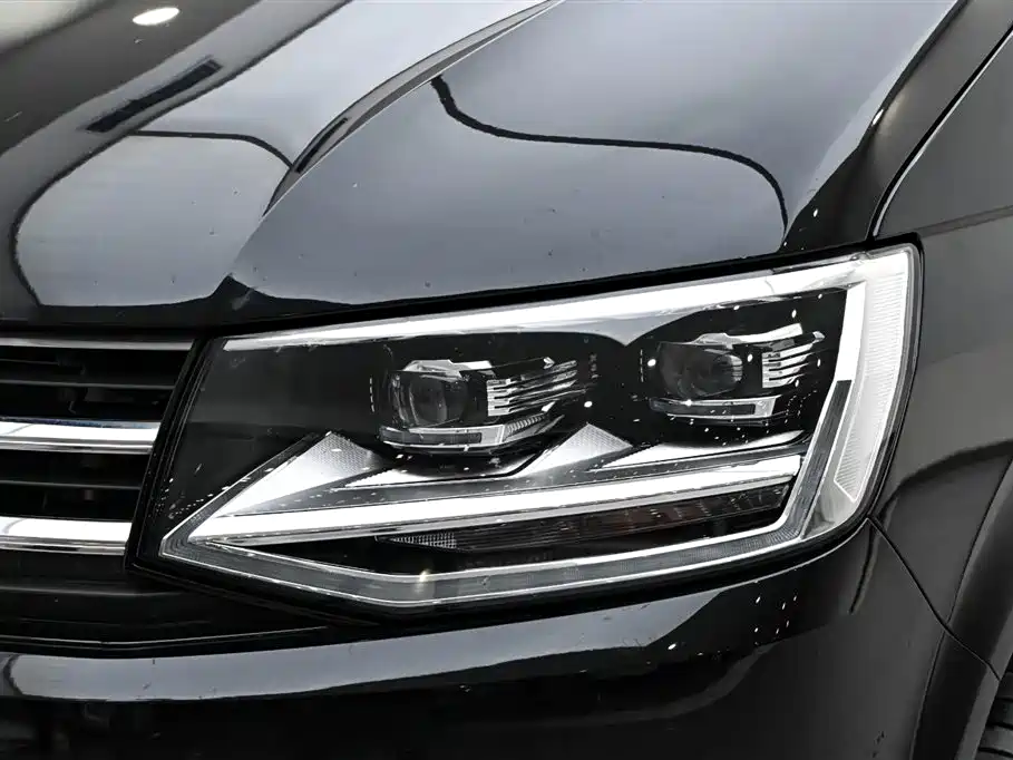 Volkswagen Multivan 2019 2.0TSI 4WD Premium 7-seater фото 7