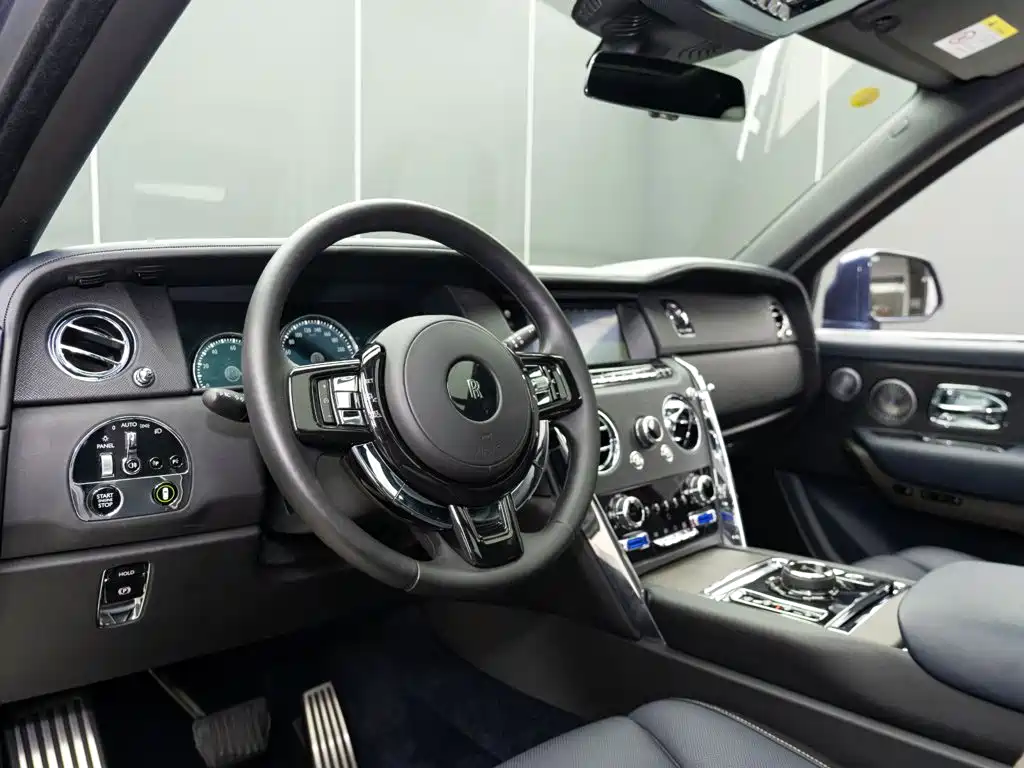 Фото 11 - Rolls-Royce Cullinan
