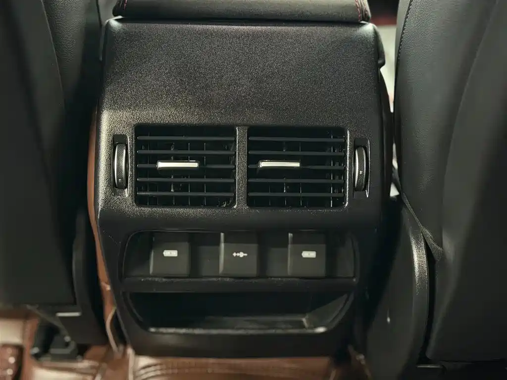 Land Rover Discovery Sport 2022 Model 249PS R-Dynamic S Performance Edition 5-Seater фото 32