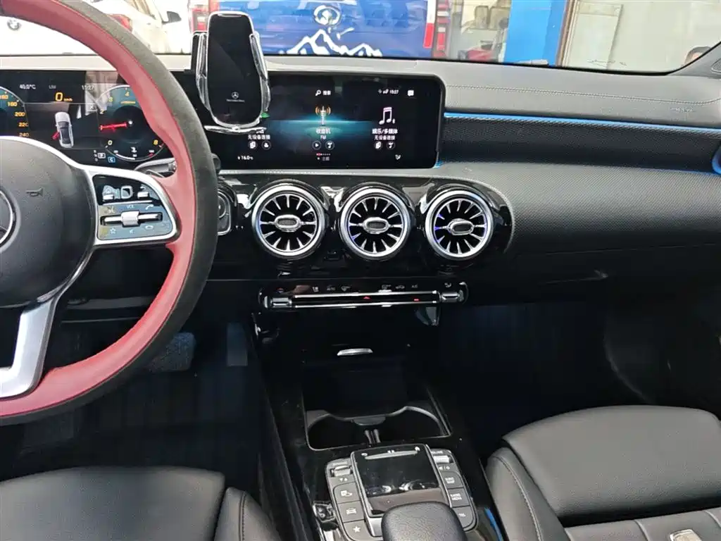 Mercedes-Benz A-Class 2020 Facelift A 200 L Sport Sedan Dynamic фото 13