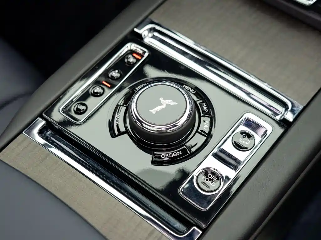 Фото 23 - Rolls-Royce Cullinan