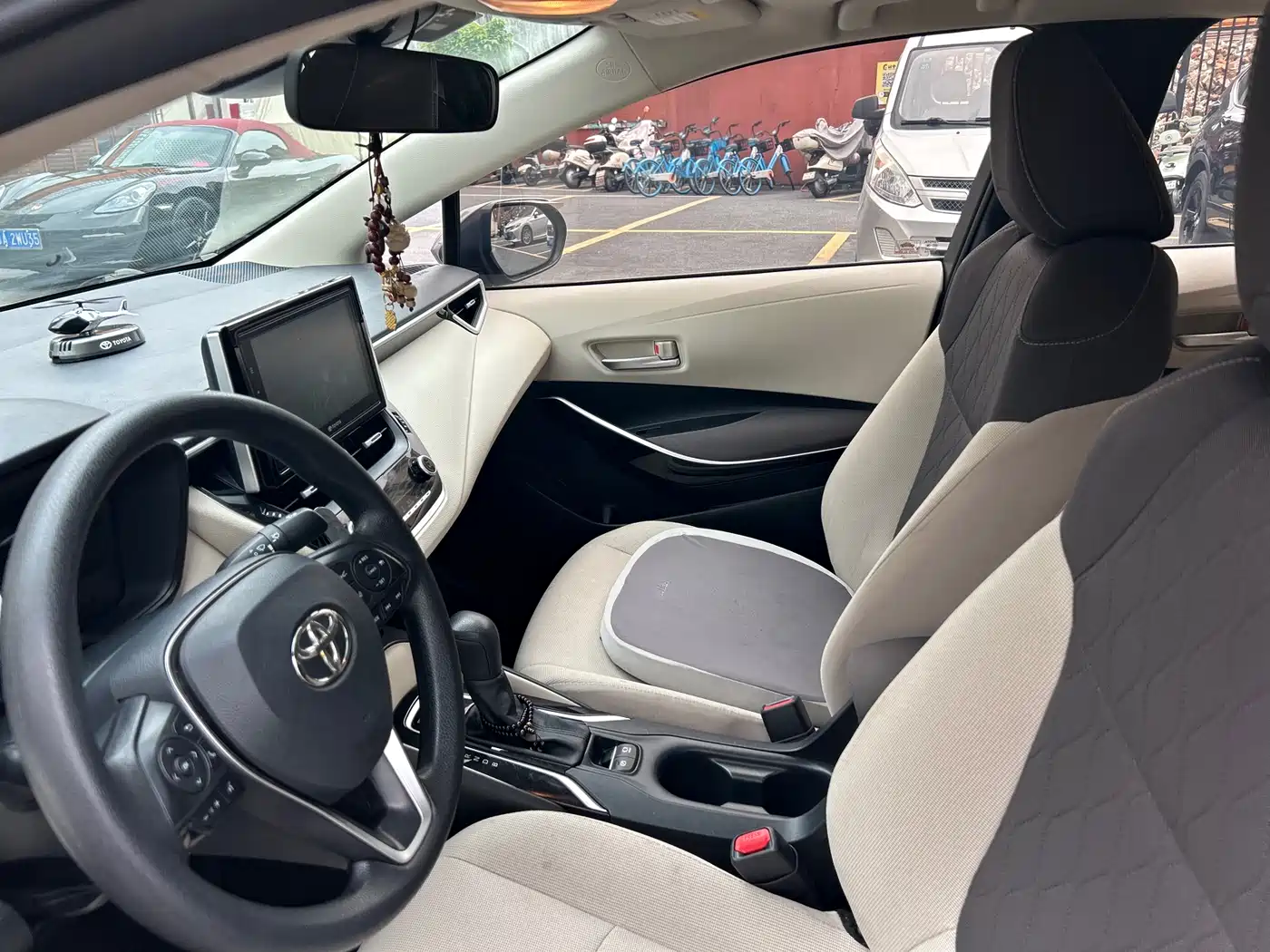 Toyota Corolla 2019 Hybrid 1.8L E-CVT GL-i Elite Edition фото 12