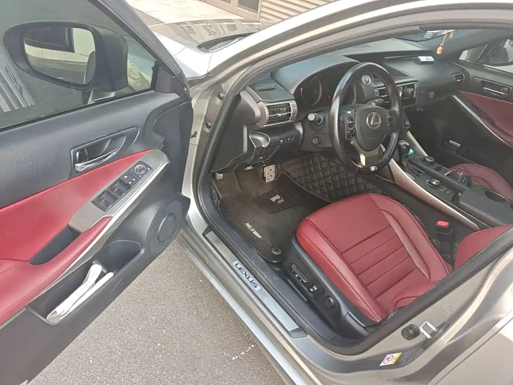 Lexus IS 2016 2015 200t F SPORT