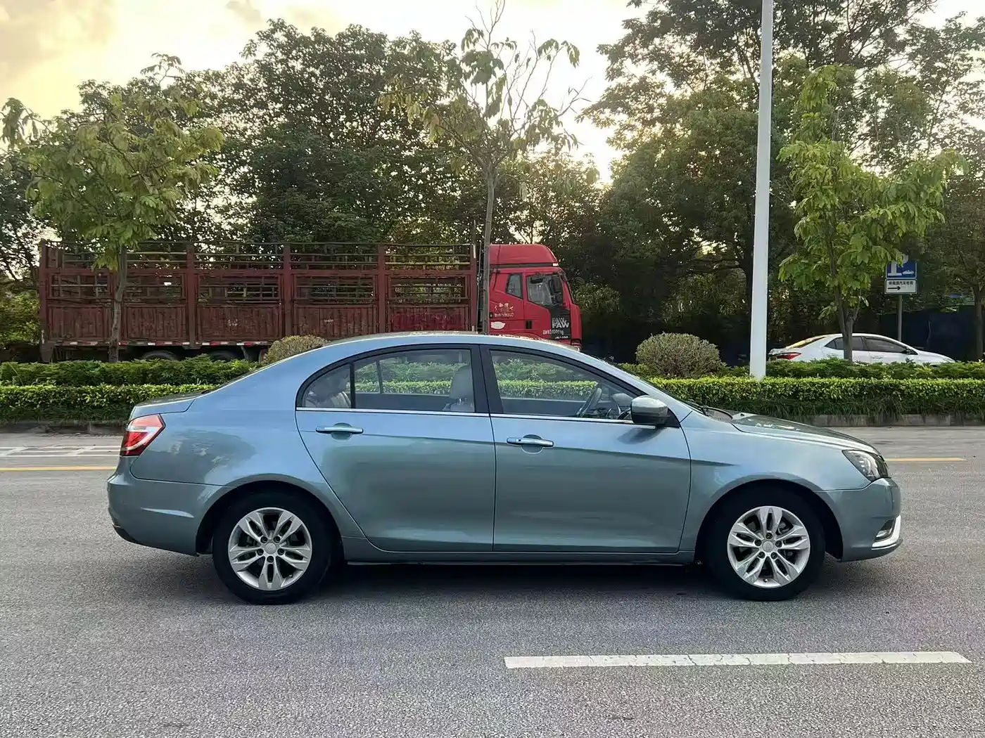 Фото 7 - Geely Emgrand