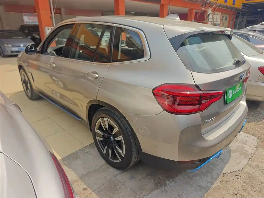 BMW iX3 2021 Leading фото 23