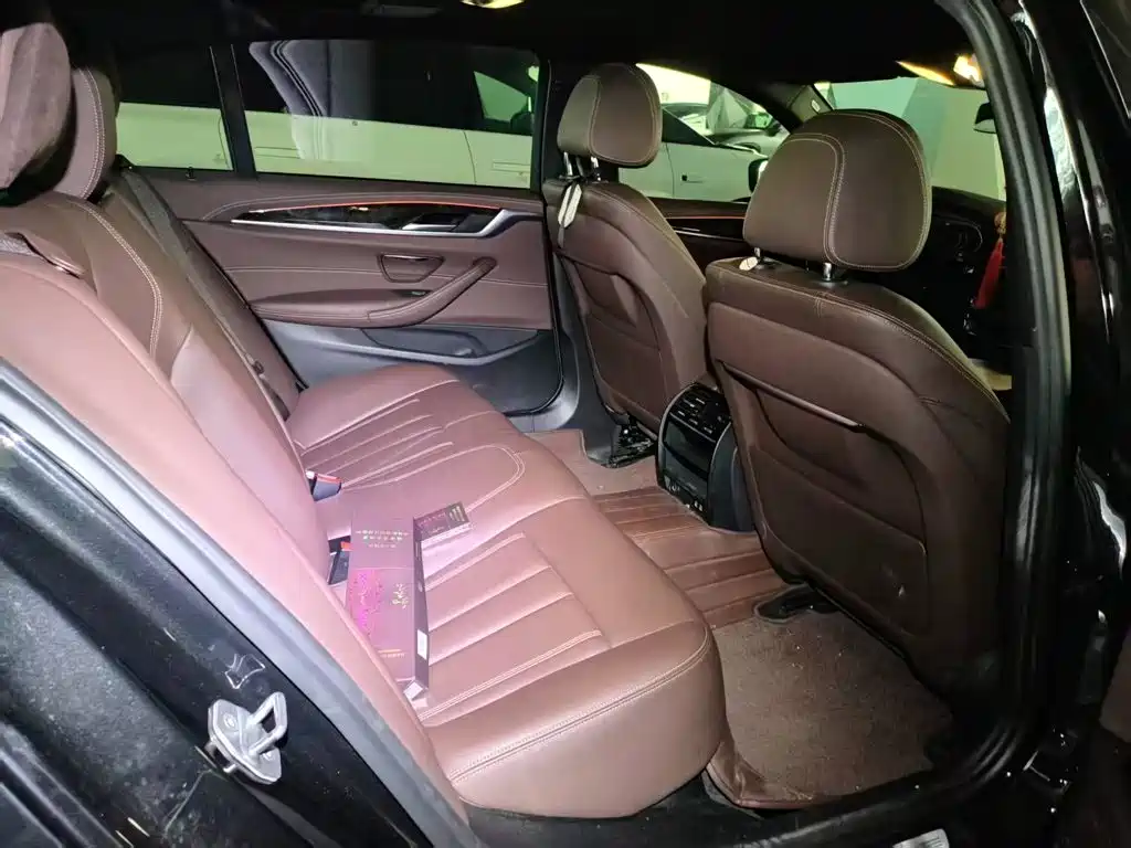 Photo 5 - BMW 5 Series