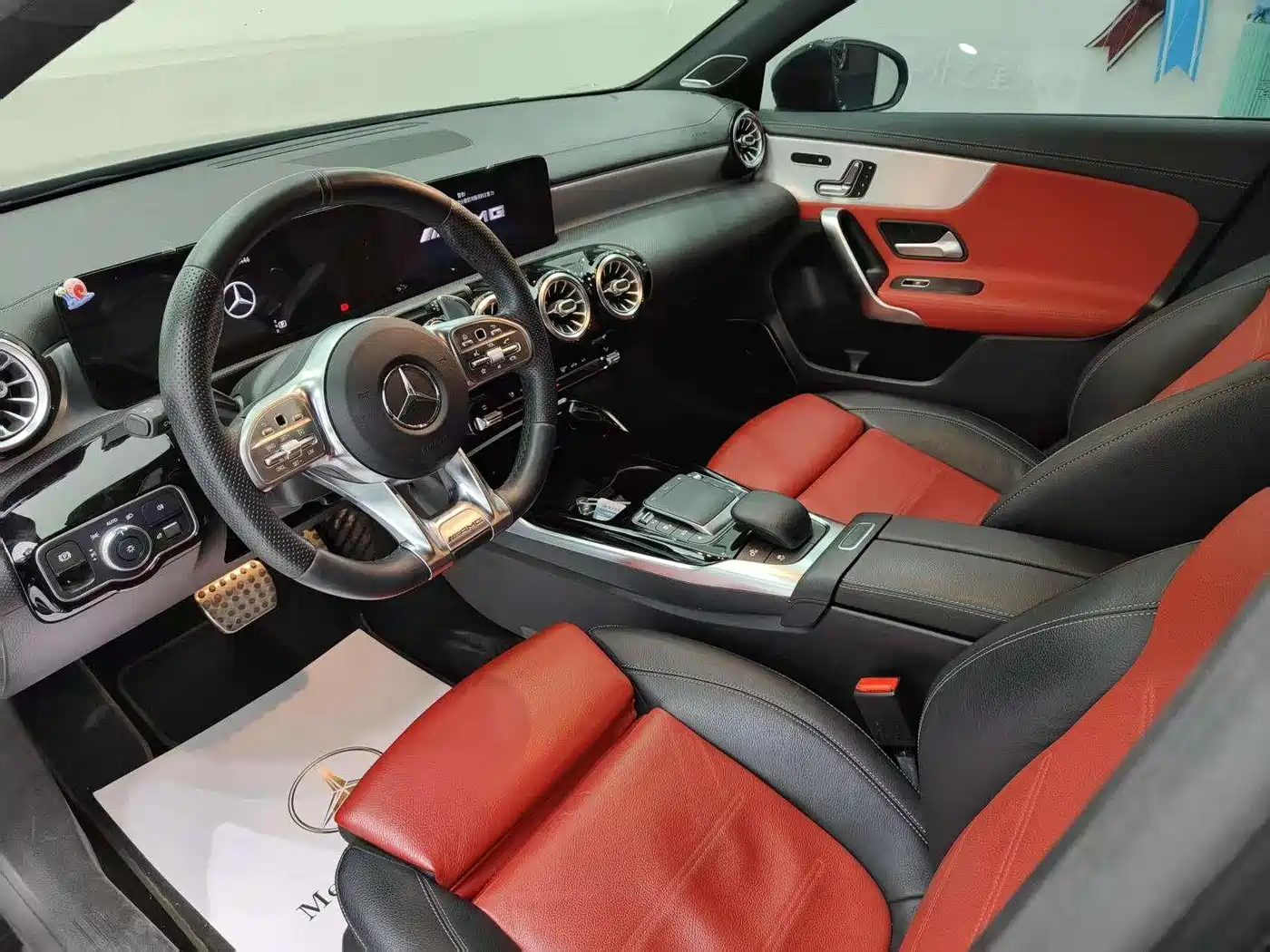 Mercedes-Benz A-Class AMG (Import) 2020 AMG A 35 4MATIC фото 5