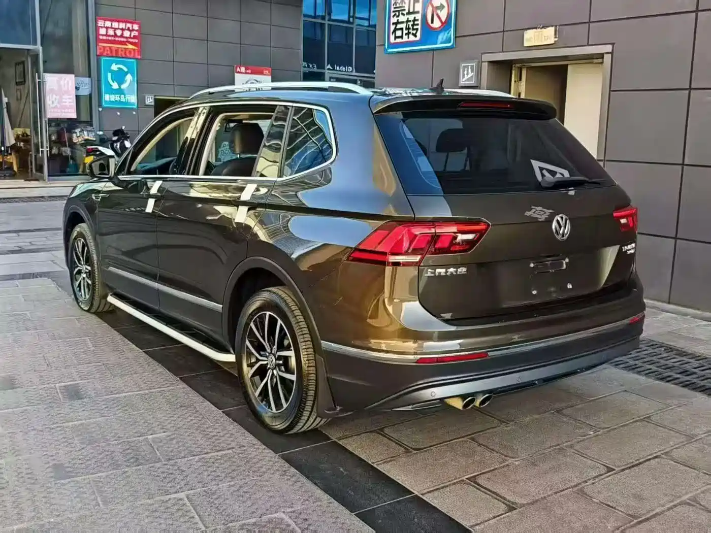 Volkswagen Tiguan L 2017 330TSI Automatic 2WD Luxury Edition фото 7