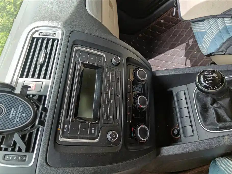 Volkswagen Sagitar 2014 1.6L Manual Comfort фото 13