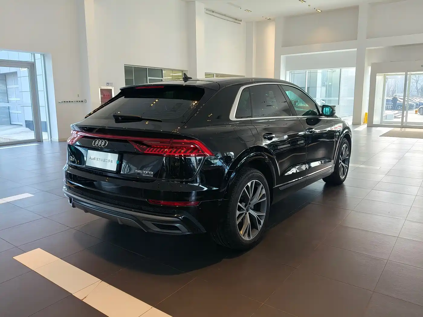 AUDI Q8