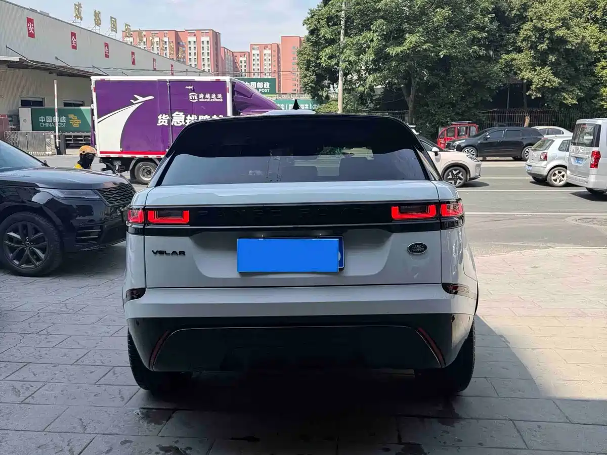 Land Rover Range Rover Velar 2023 250PS Gloss Black Collector's Edition фото 11