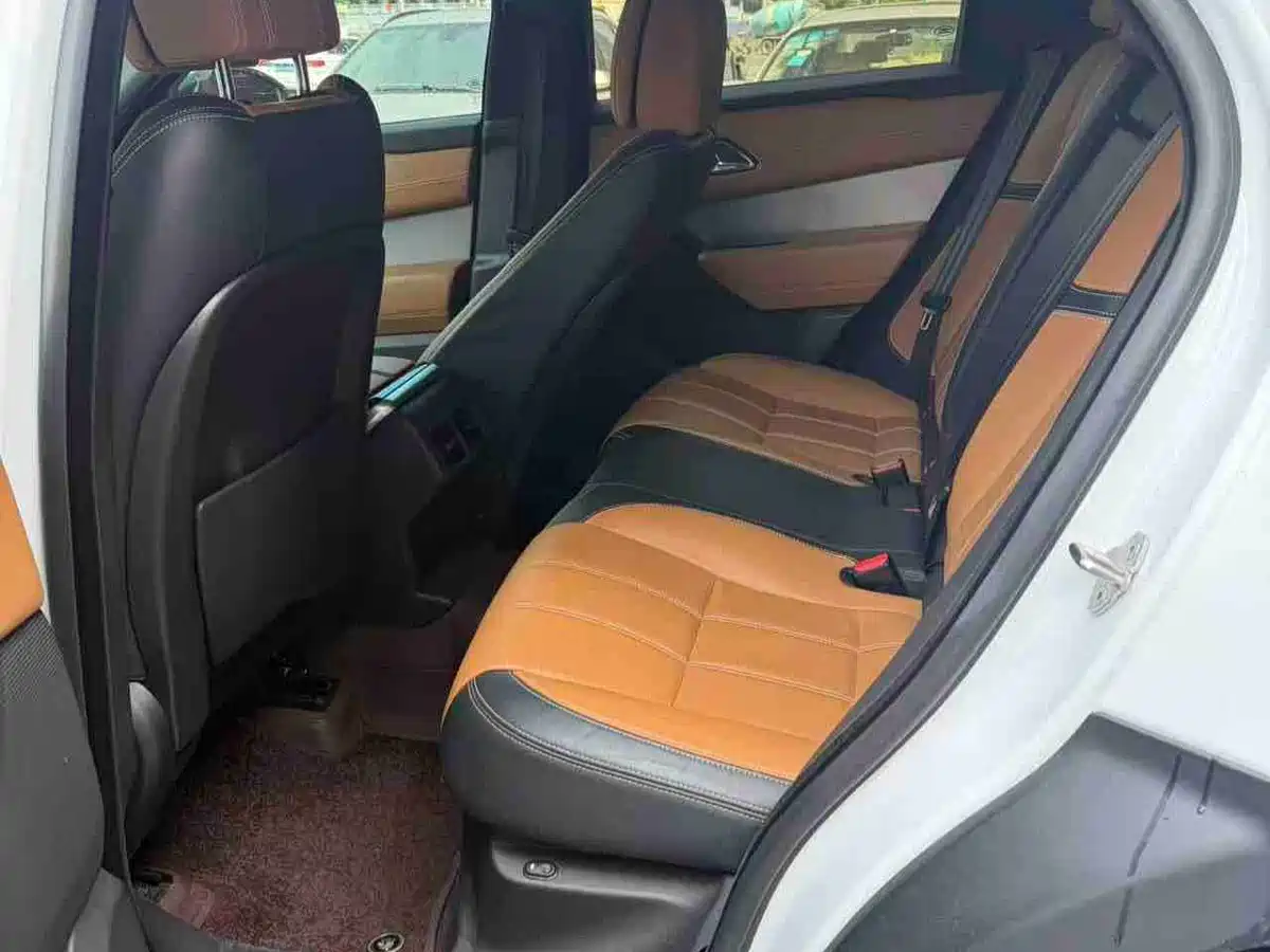Land Rover Range Rover Velar 2023 250PS Gloss Black Collector's Edition фото 4