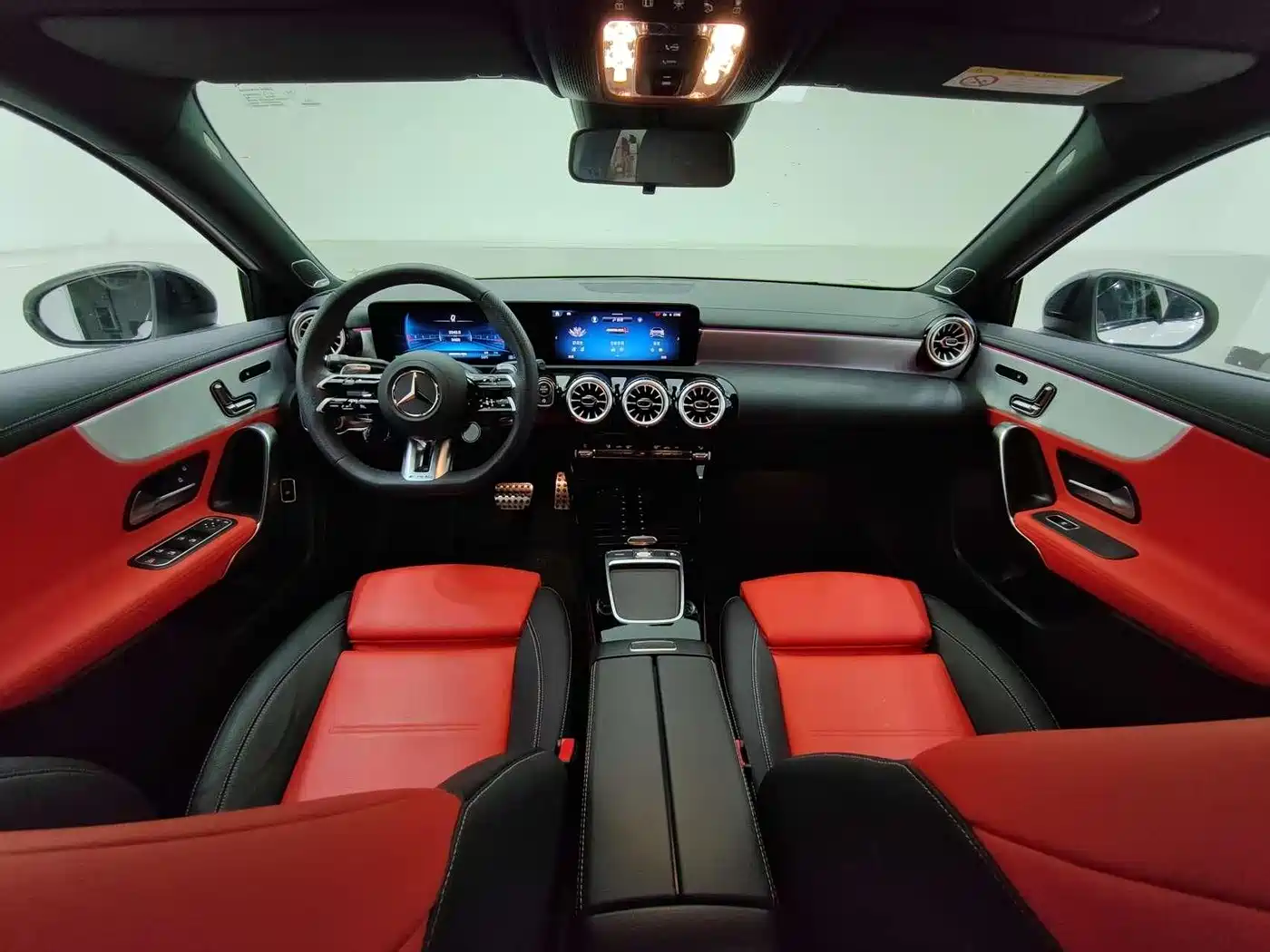 Mercedes-Benz A-Class AMG 2025 AMG A 35 L 4MATIC фото 9