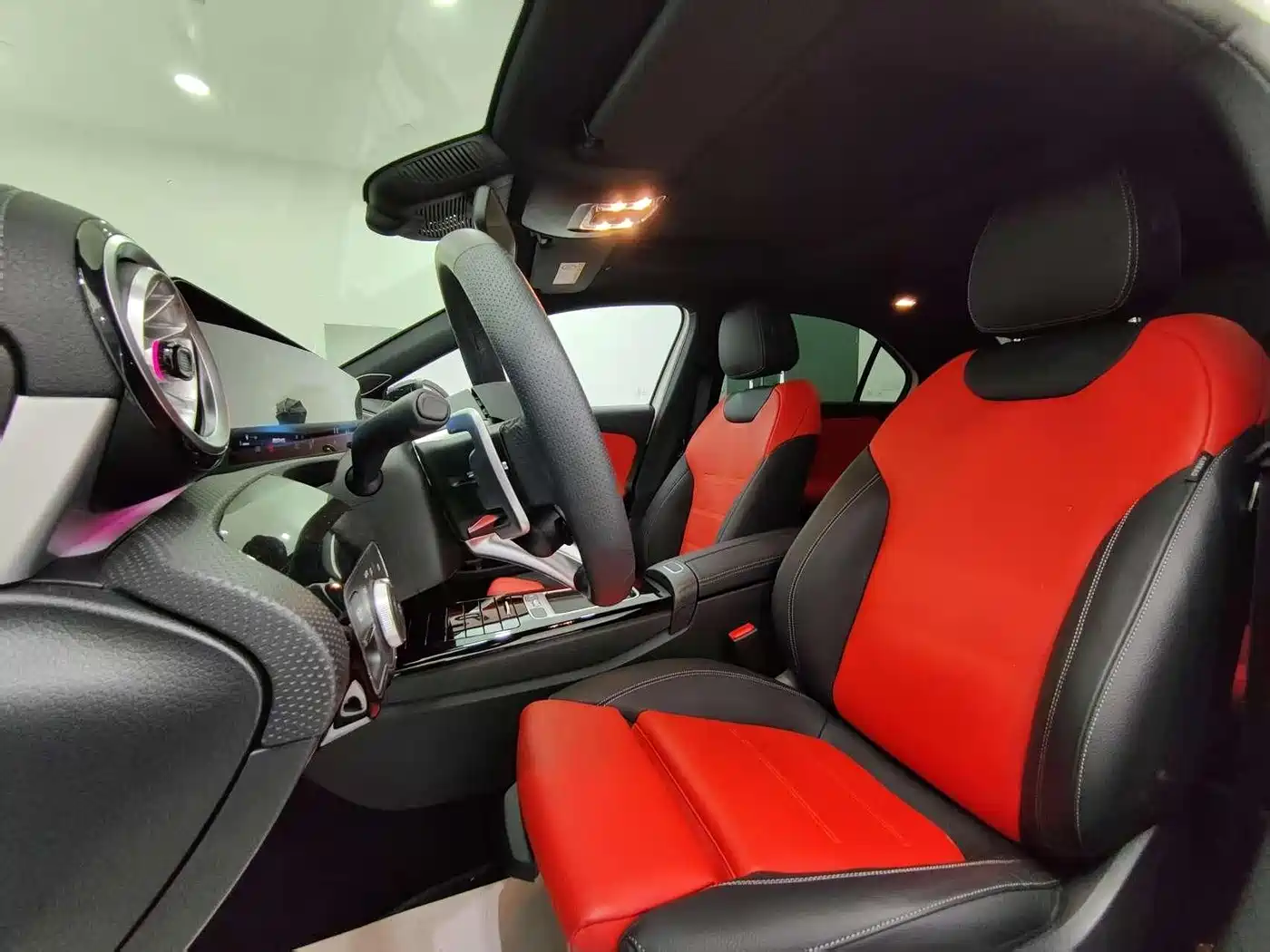 Mercedes-Benz A-Class AMG 2025 AMG A 35 L 4MATIC фото 8