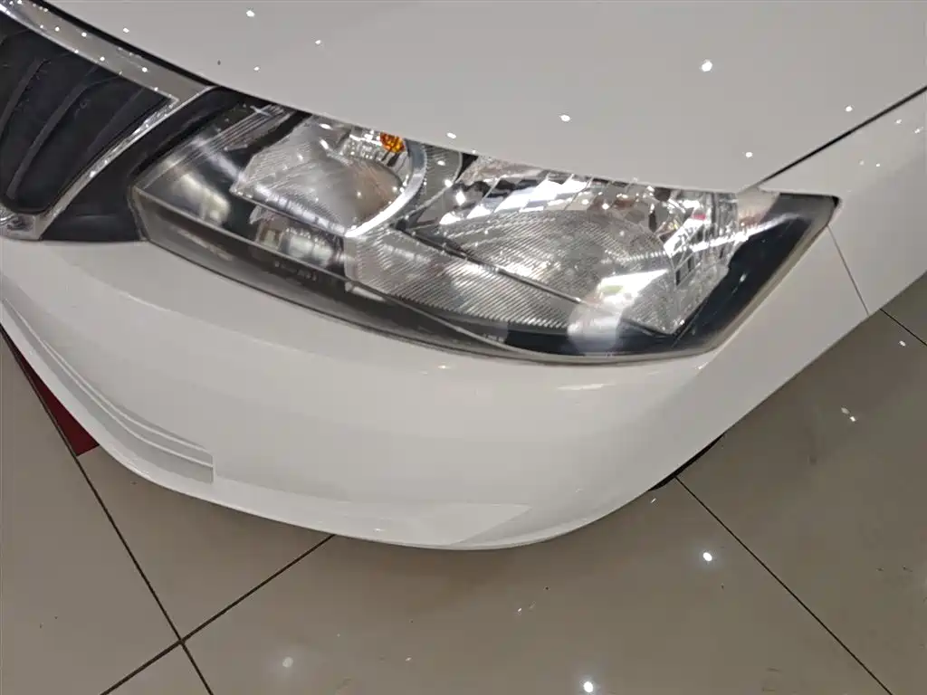 Škoda Rapid 2015 1.6L Automatic Joy Selection фото 24