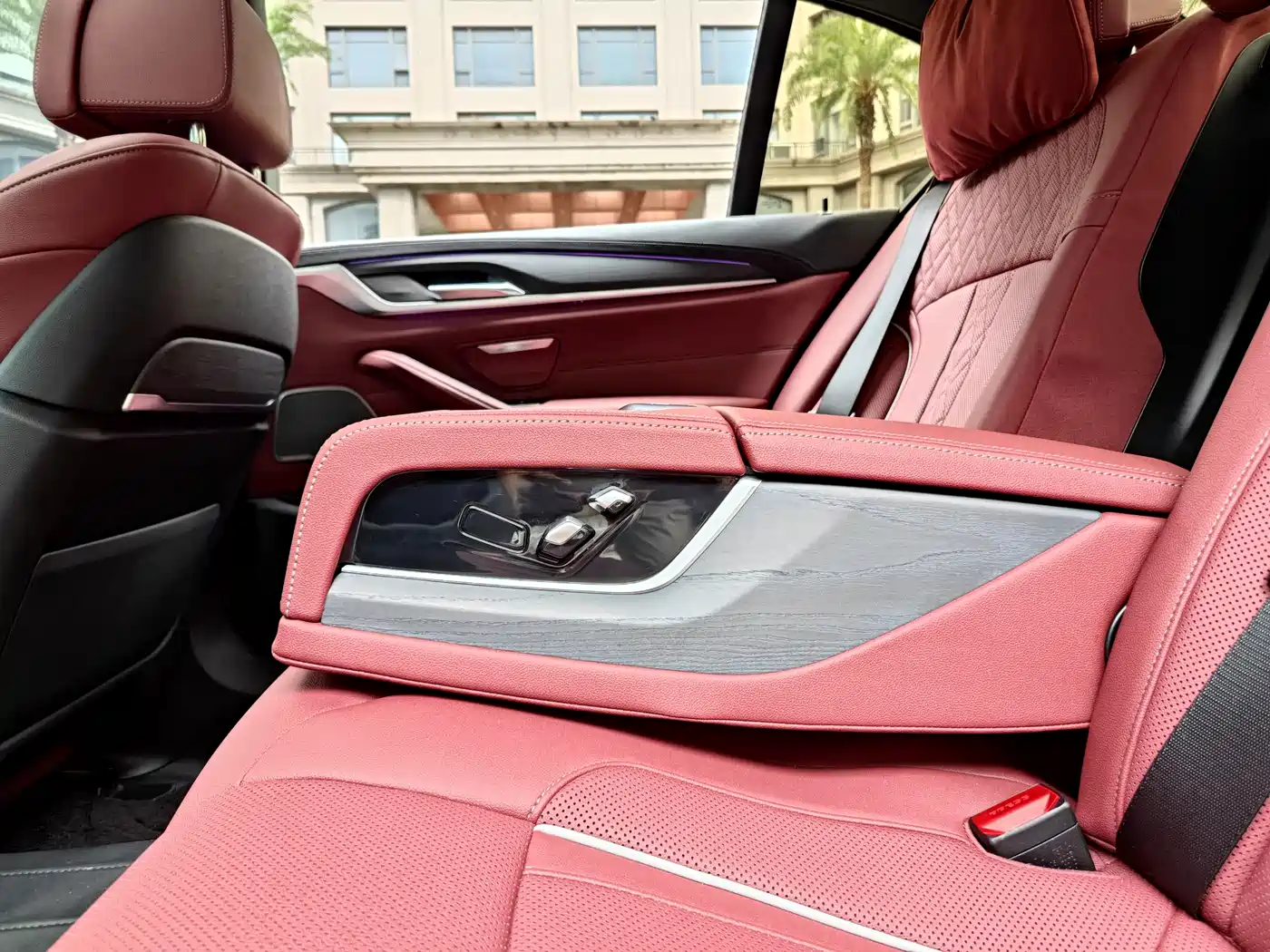BMW 5 Series 2023 530Li Premium M Sport Package фото 15