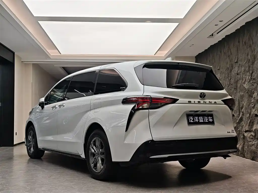 Toyota Sienna 2024 2.5L Hybrid AWD Luxury Edition фото 19
